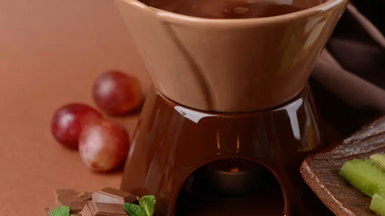 Mere trase în ciocolată cu fistic