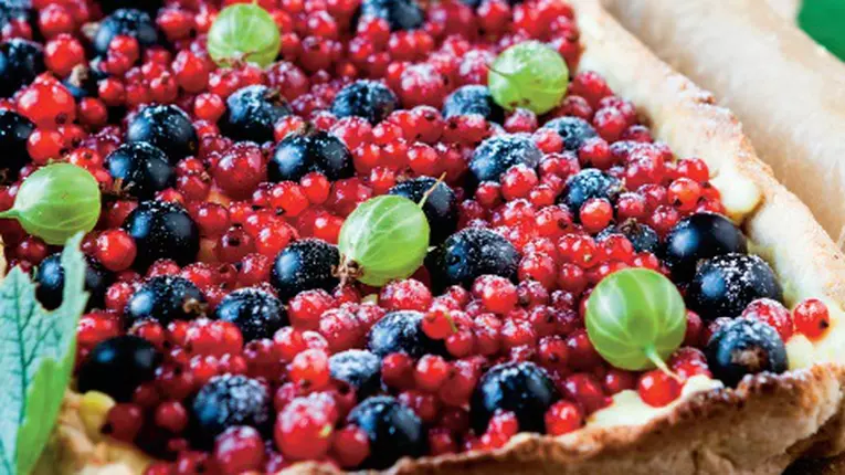 Tartă cu cremă şi fructe de pădure