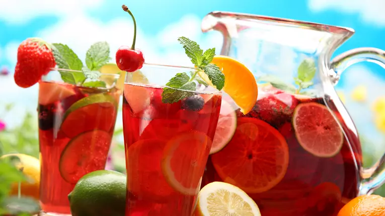 Cum să faci sangria cu miere la tine acasă