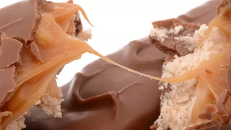 Batoane cu mascarpone şi caramel