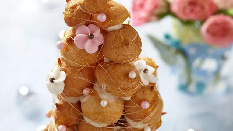 Croquembouche franţuzeşti