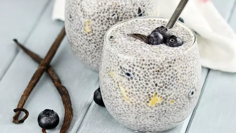 Budincă fără gluten cu afine şi chia