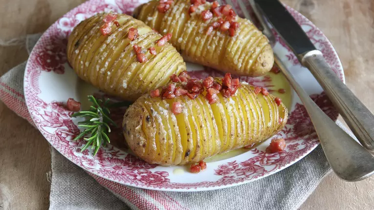 Cartofi copți cu bacon