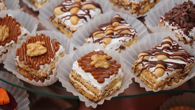 Prăjitura ecler cu biscuiţi