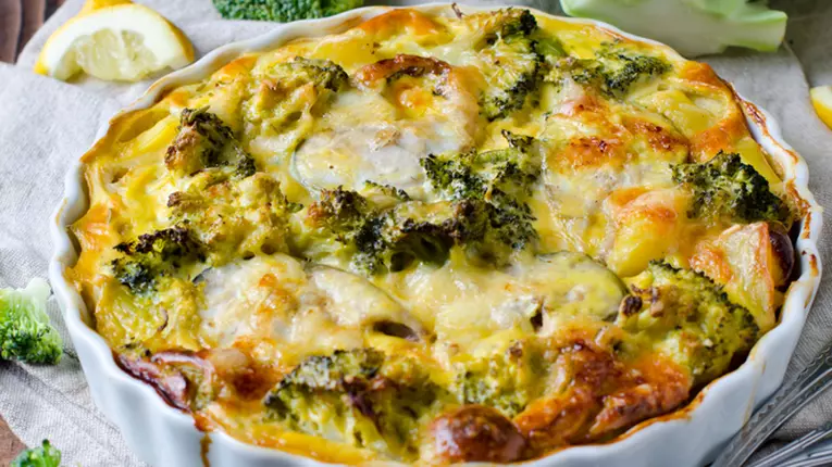 Conopida și broccoli cu brânză a la Jamie Oliver