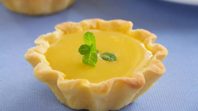 Mini tarte floricică cu cremă de lămâie