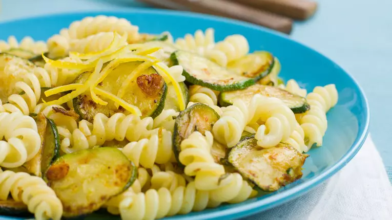 Paste cu dovlecei și usturoi