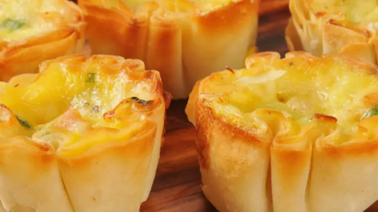 Mini quiche în crustă de pâine
