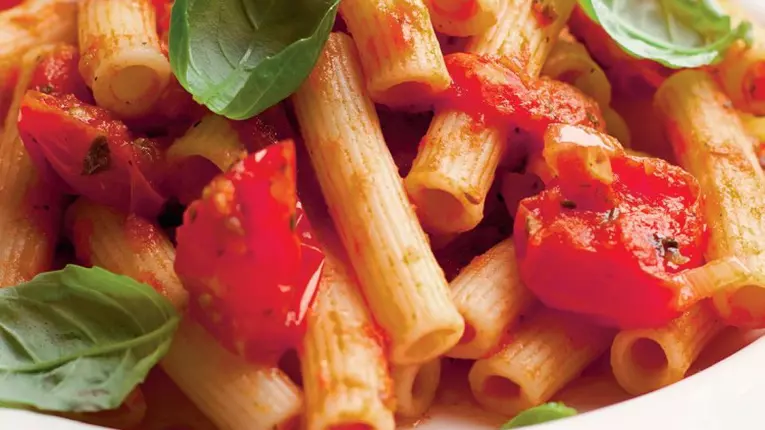 Paste cu sos de rosii