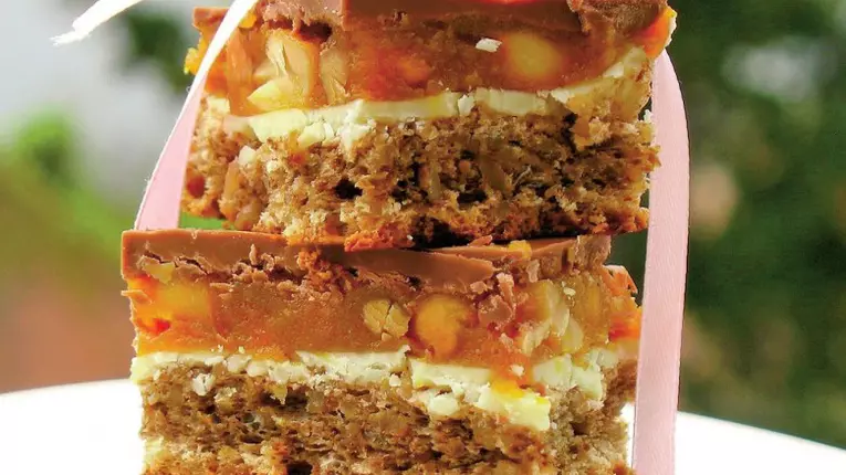 Prajitura cu alune in caramel