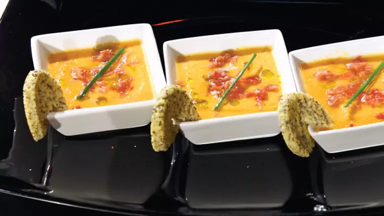 Supa-crema rece cu tortite de cuscus si mac, reteta preferata a Jesicai, castigatoarea MasterChef