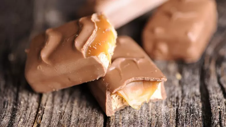 Sandwich cu unt de arahide și ciocolată