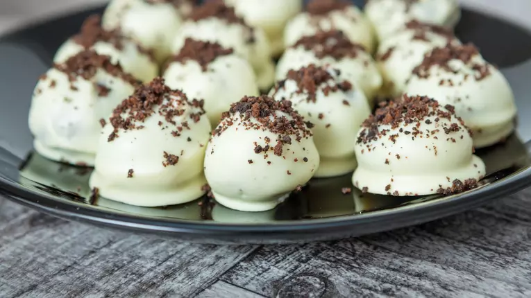 Bomboane din biscuiti Oreo