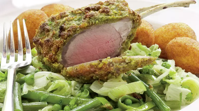 Cotlete de miel in crusta de fistic