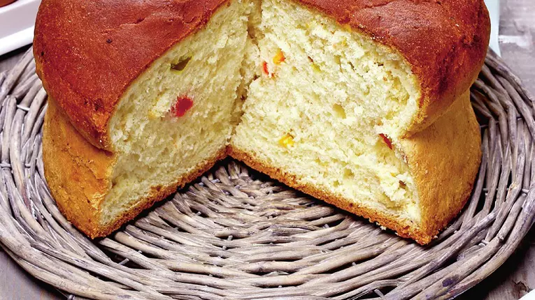 Cozonac cu fructe confiate