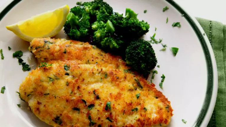 Pui în crustă de muștar și ierburi aromatizate