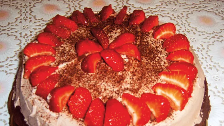 Tort de ciocolata si capsune