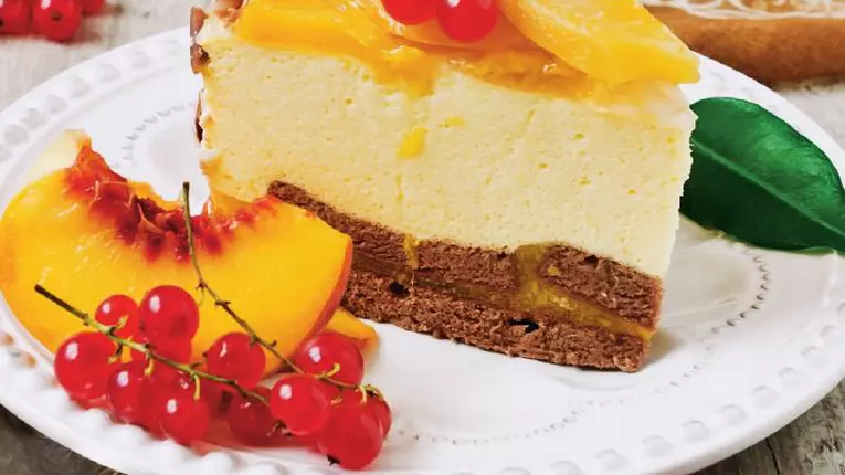 Tort de smantana cu piersici