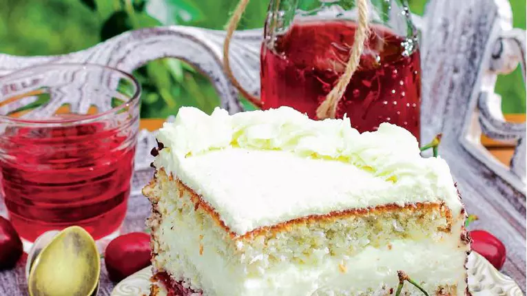 Prajitura cu cirese si nuca de cocos