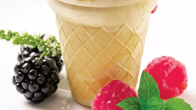 Inghetata asortata cu sirop de zmeura