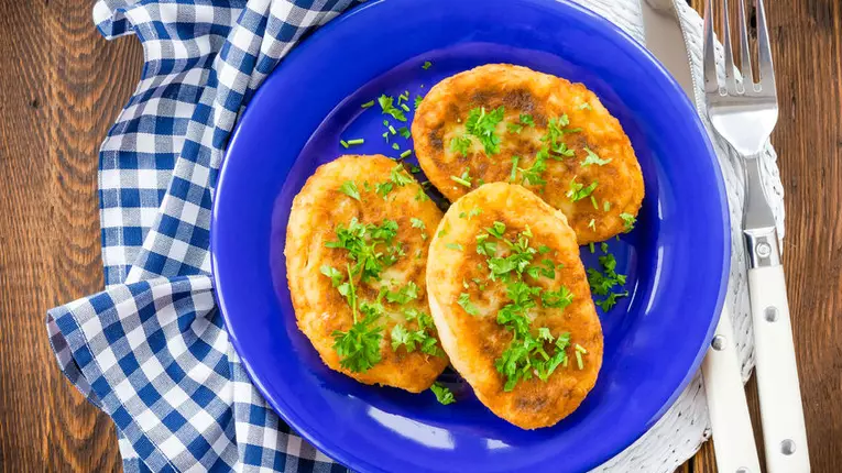 Pârjoale de cartofi umplute cu ciuperci