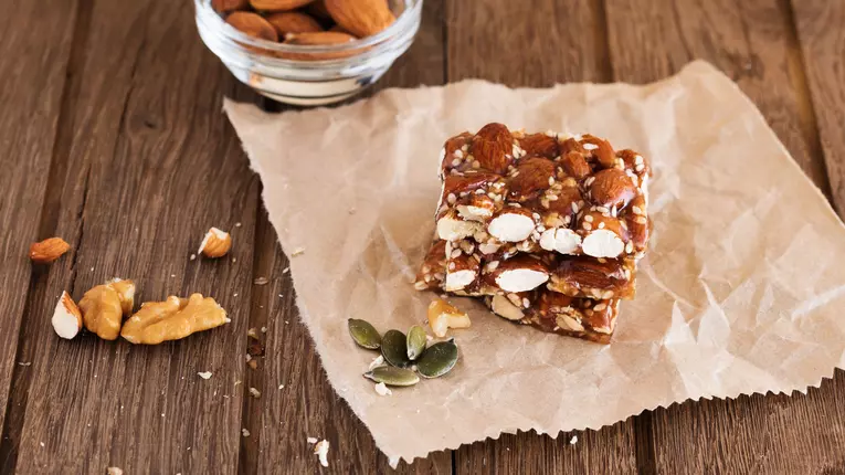 Batoane cu dovleac si migdale