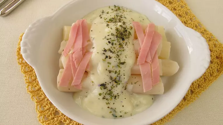 ABC-ul din bucatarie: À la diable, Bèchamel, Chiffonnade, Mijota