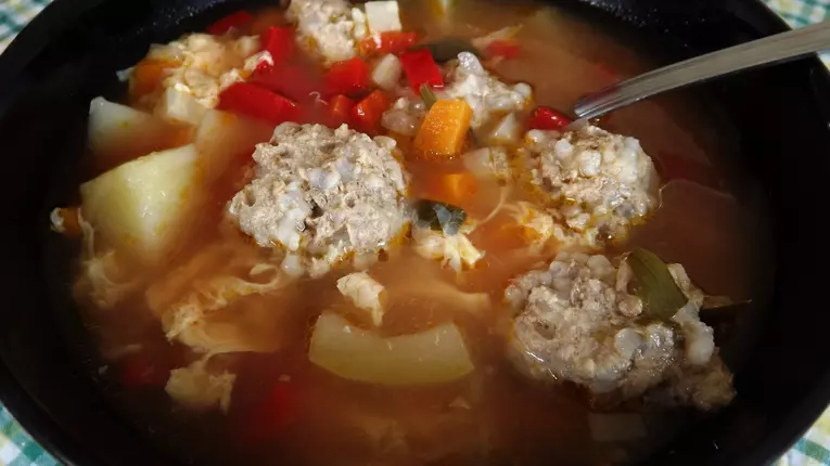 Ciorba de perisoare dreasa cu ou