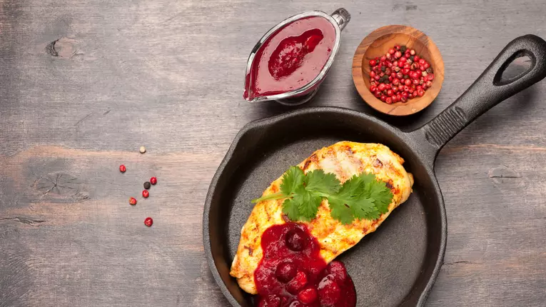 Piept de rata cu fructe de padure si sparanghel a la Chef Cezar