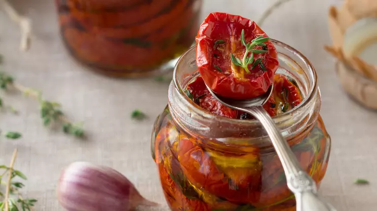 Rosii uscate in ulei de masline