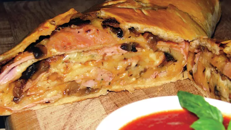 Rulada cu ciuperci, sunca si mozzarella