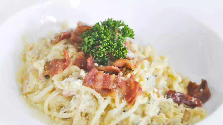 Spaghete carbonara à la Jamie Oliver