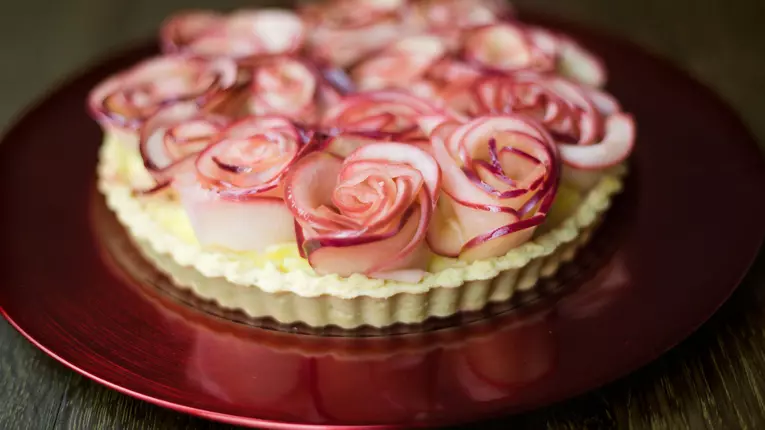 Prajitura trandafir cu mere