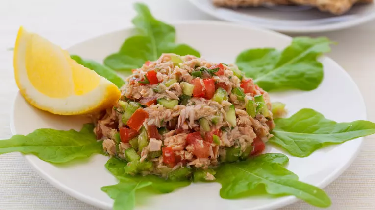 Salata de ton cu avocado