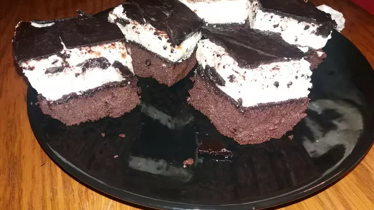 Negri in camasi albe