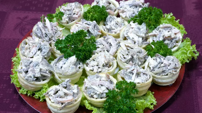 Salata de ciuperci cu usturoi