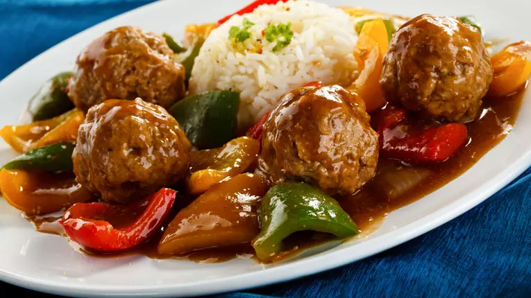 Chiftele cu legume in sos dulce-acrisor