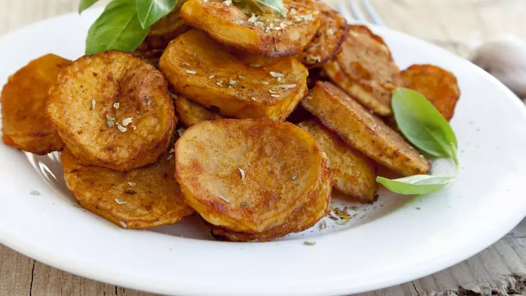 Chipsuri de cartofi cu parmezan