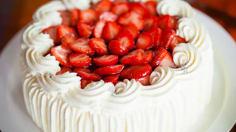 Tort de vanilie cu crema de ciocolata