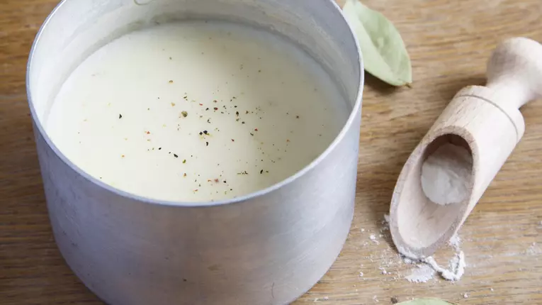 Cum faci sosul Alfredo