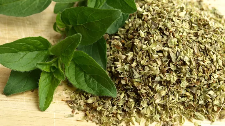 Cum prepari un mix de condimente italiene