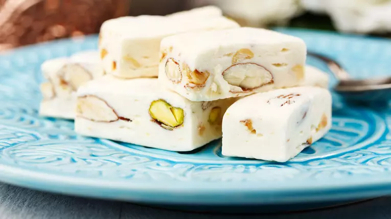 Torrone – Nuga cu fistic si migdale