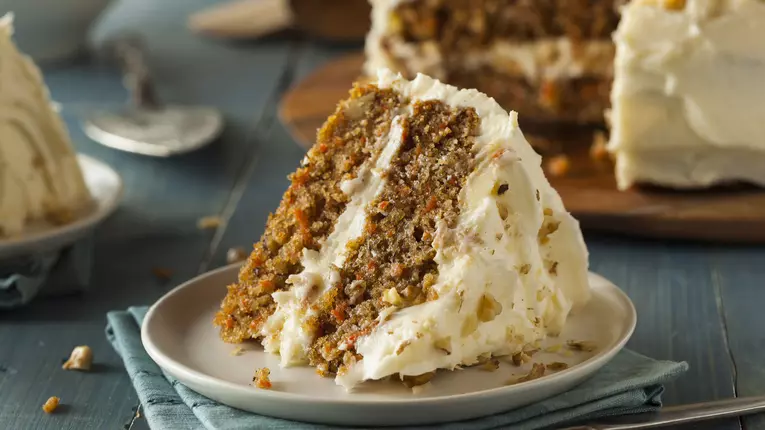 Tort de morcovi cu glazura