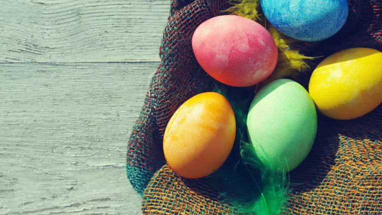 Cum sa vopsesti ouale de Paste cu orez