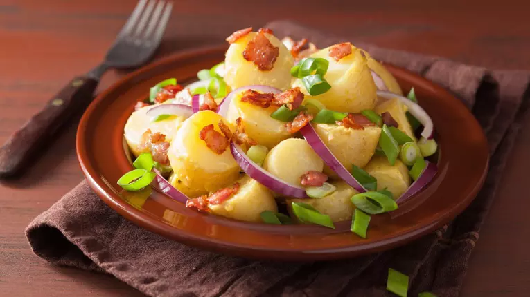 Salata de cartofi cu bacon
