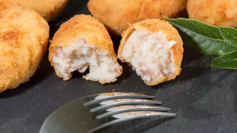 Crochete cu bacon si cascaval