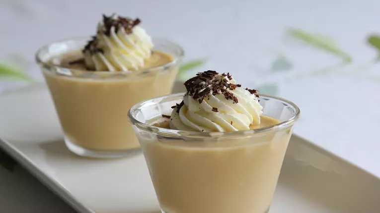 Spuma de caramel cu ciocolata alba