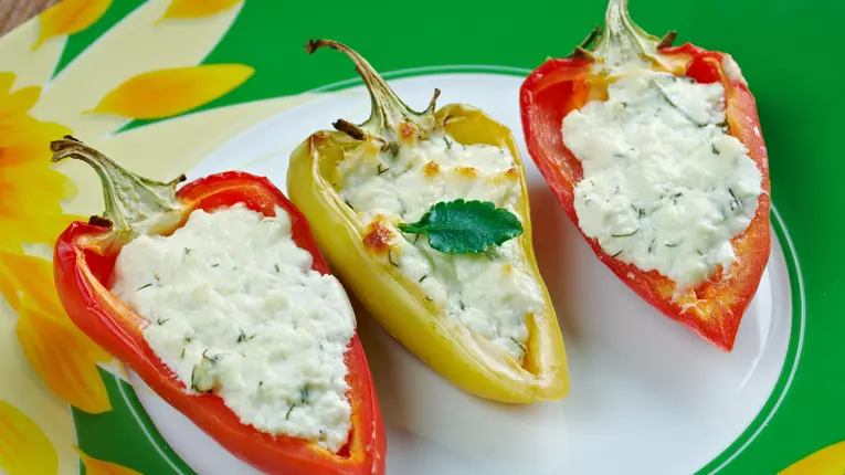 Ardei umpluti cu branza si marar