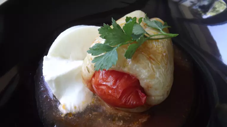 Ardei umpluti cu carne tocata si orez