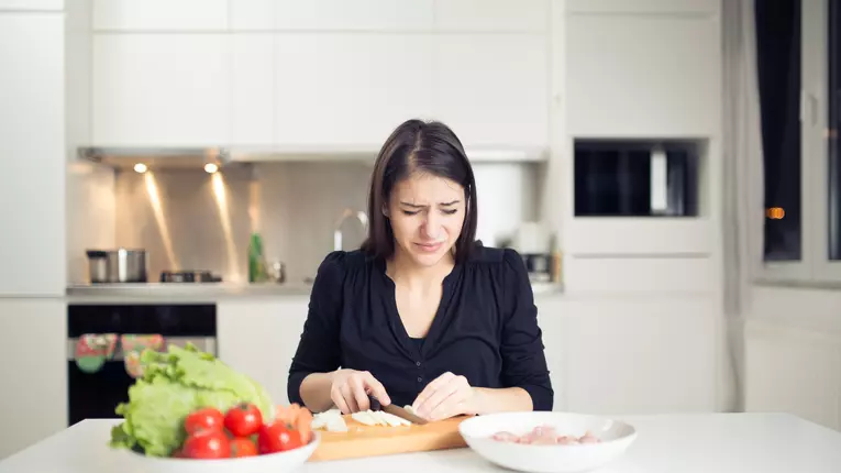 Cum sa toci ceapa fara lacrimi